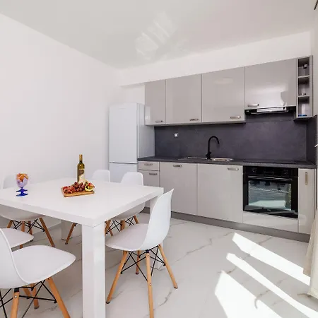 Mit 28m2 Grossem Pool Unweit Heilschlamm Bucht *