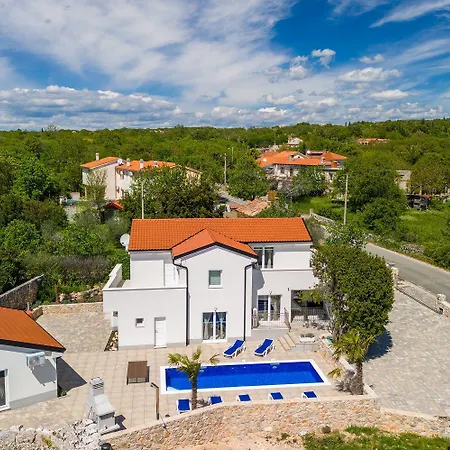 Apartment Mit 28m2 Grossem Pool Unweit Heilschlamm Bucht *