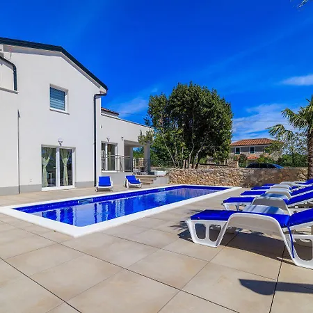 Mit 28m2 Grossem Pool Unweit Heilschlamm Bucht *