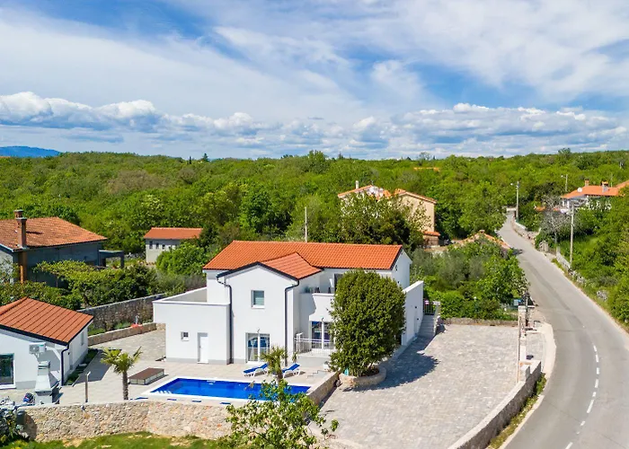 Mit 28m2 Grossem Pool Unweit Heilschlamm Bucht * Kras