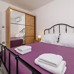 Mit 28m2 Grossem Pool Unweit Heilschlamm Bucht