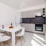 Mit 28m2 Grossem Pool Unweit Heilschlamm Bucht *