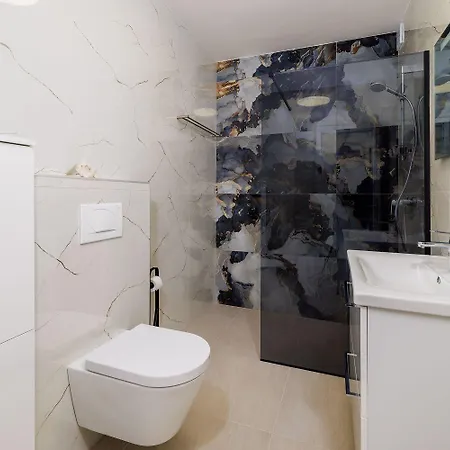 Mit 28m2 Grossem Pool Unweit Heilschlamm Bucht Kras