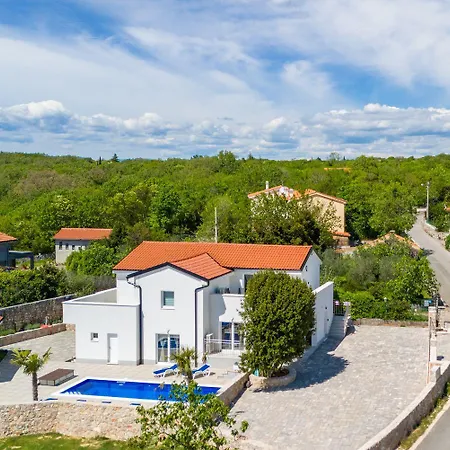 Mit 28m2 Grossem Pool Unweit Heilschlamm Bucht * Kras