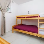 Mit 28m2 Grossem Pool Unweit Heilschlamm Bucht * Kras