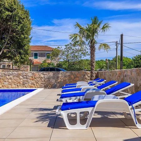 Mit 28m2 Grossem Pool Unweit Heilschlamm Bucht Apartment Kras