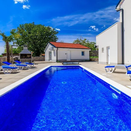 Apartment Mit 28m2 Grossem Pool Unweit Heilschlamm Bucht Kras